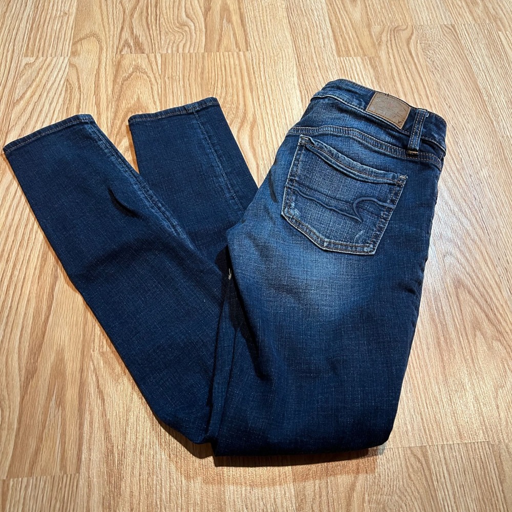 American Eagle Outfitters Jegging Super‎ Stretch Distressed Dark Wash Size 4